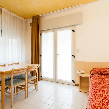 Marina מלון דירות 3*